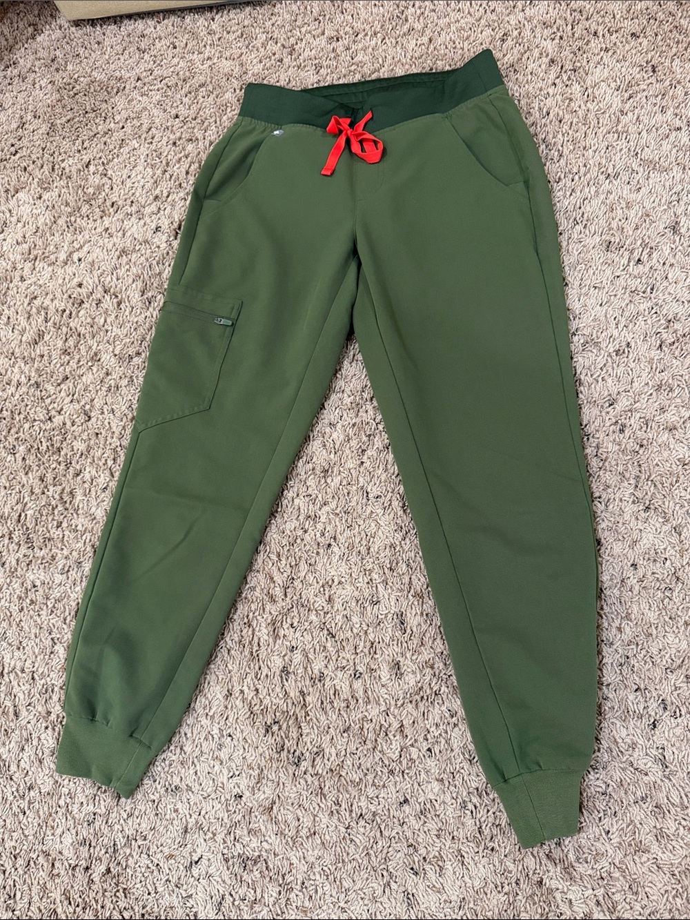 Figs Set- OLIVE GREEN- XS Catarina Top/XS-PETITE Zamora Bottoms - Picture 6 of 9